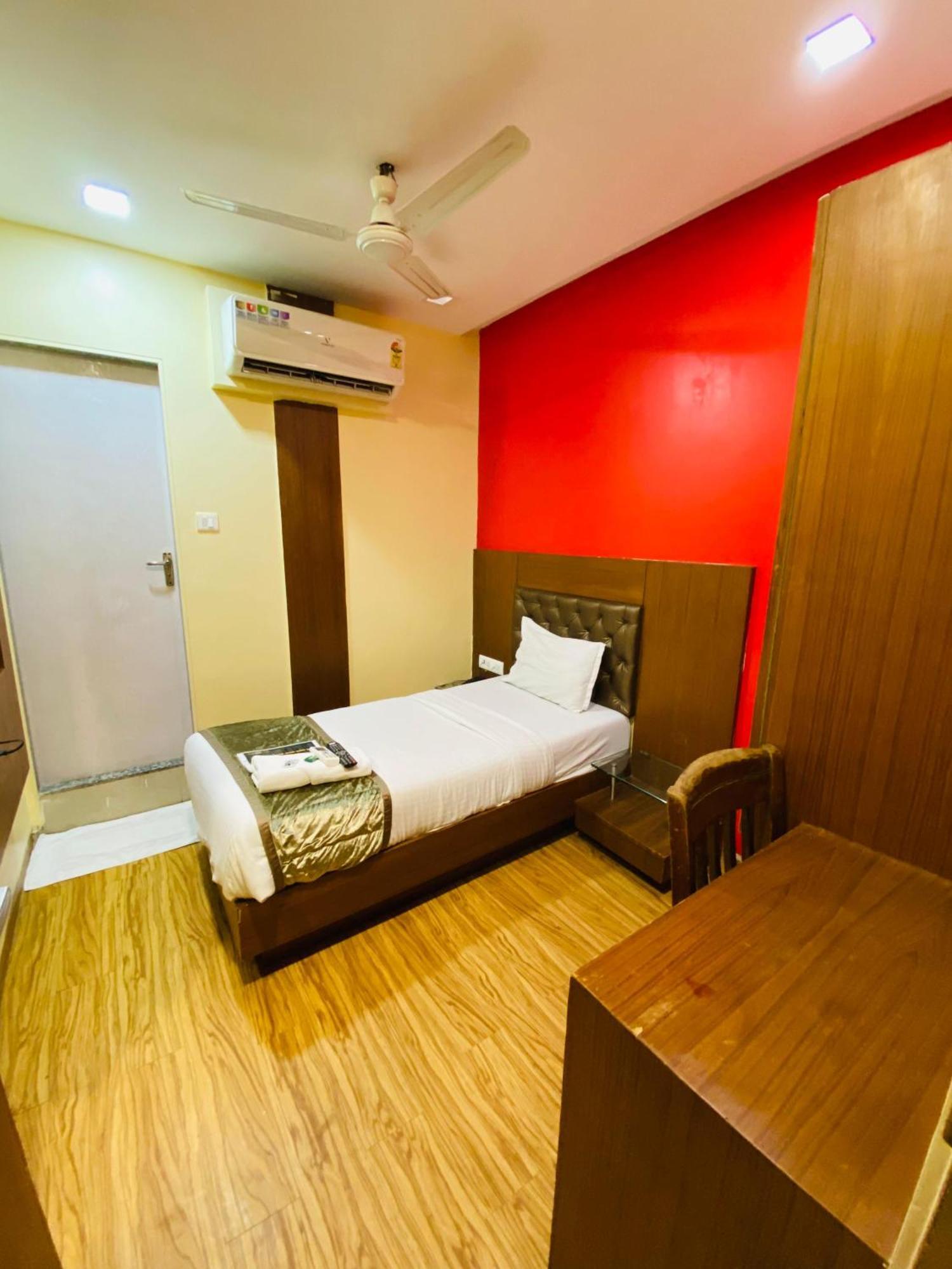 מומביי Hotel Arton Regency Near Terminal 2 Airport מראה חיצוני תמונה